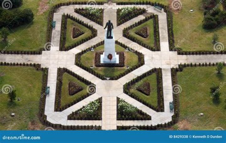 Where is Huey P Long buried