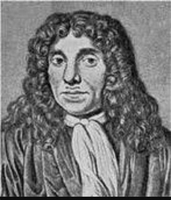 Who discovered living cell