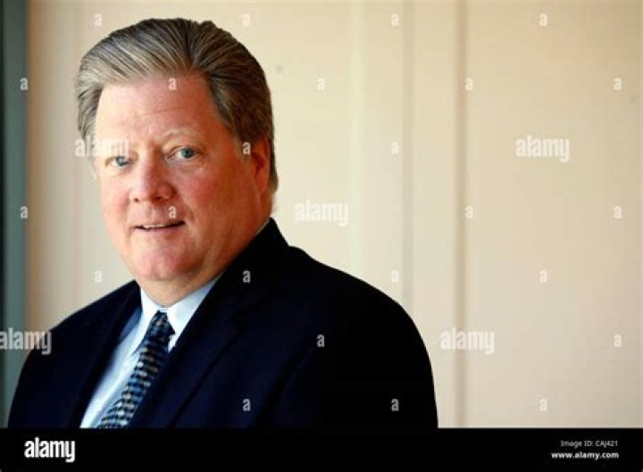 Who is the CEO of KB Homes