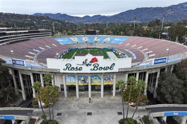 Who won the 2011 Rose Bowl