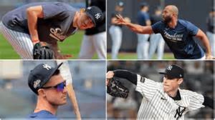 Why do Yankees show four fingers